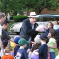 Rabbi_with_kids_2_bc62c